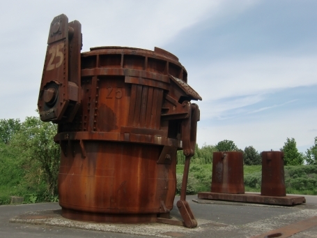 Raketenstation Hombroich : Roheisenpfanne aus einem Stahlwerk